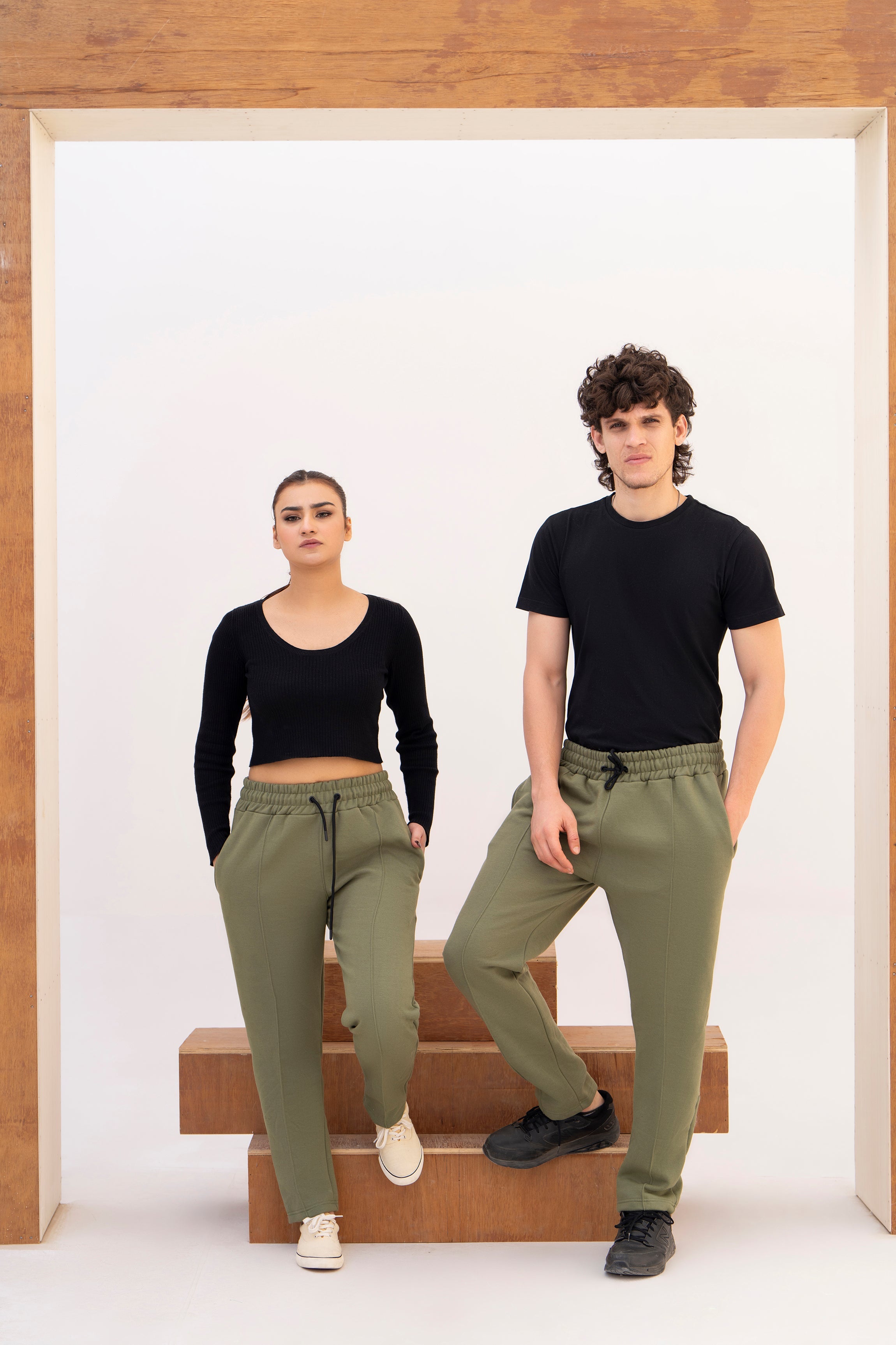 OLIVE - PLEATED STRAIGTH TROUSER