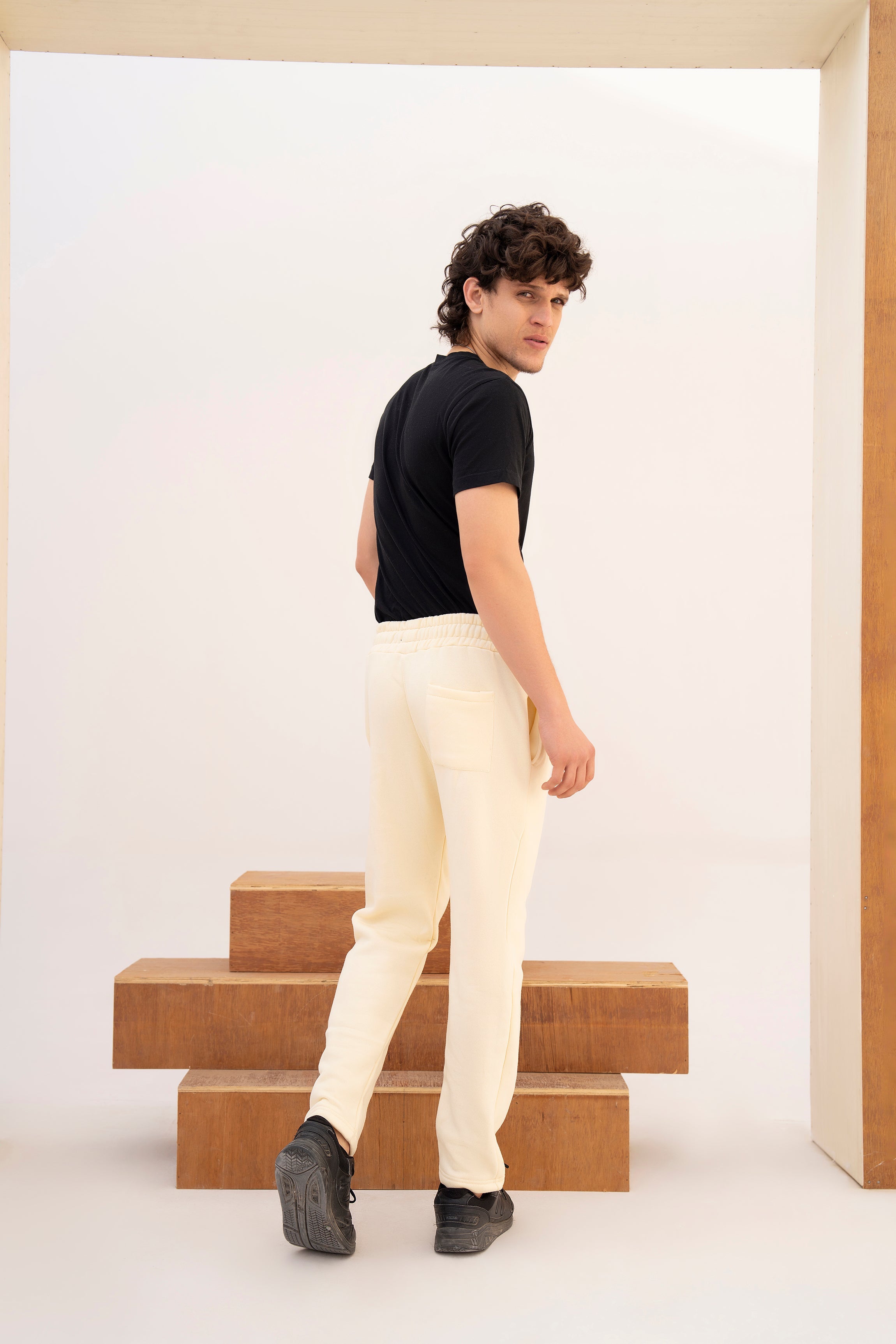 CREAM - PLEATED STRAIGTH TROUSER